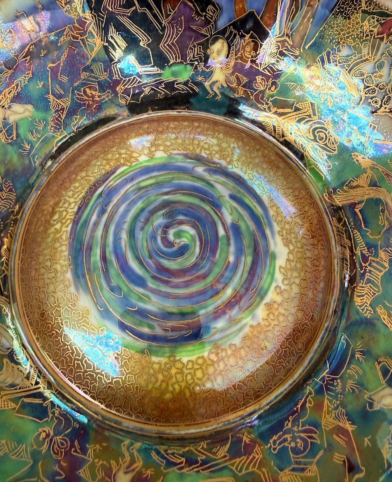 5637d Wedgwood Fairyland Lustre Bowl.jpg
