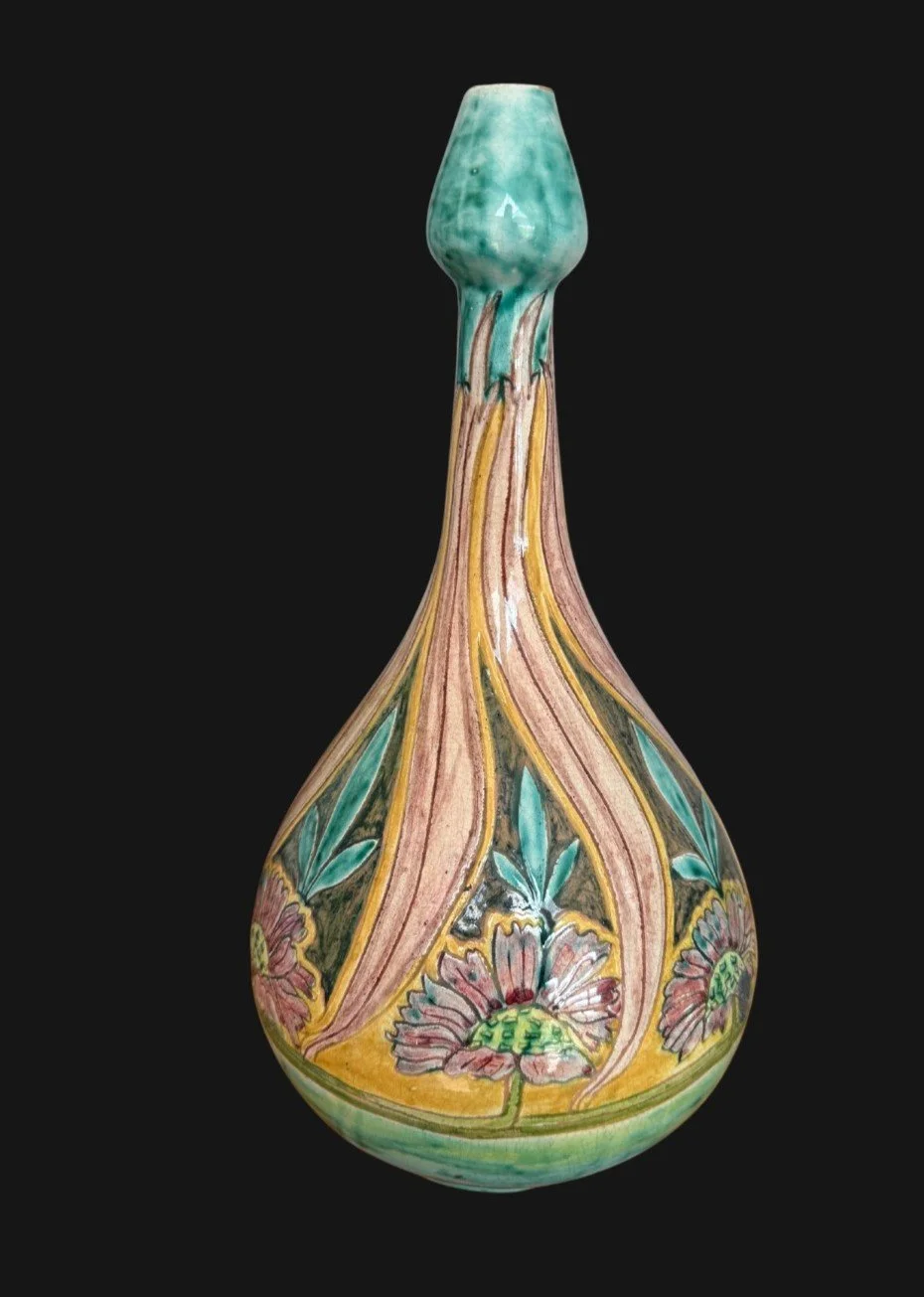 5673b Della Robbia Vase.jpg