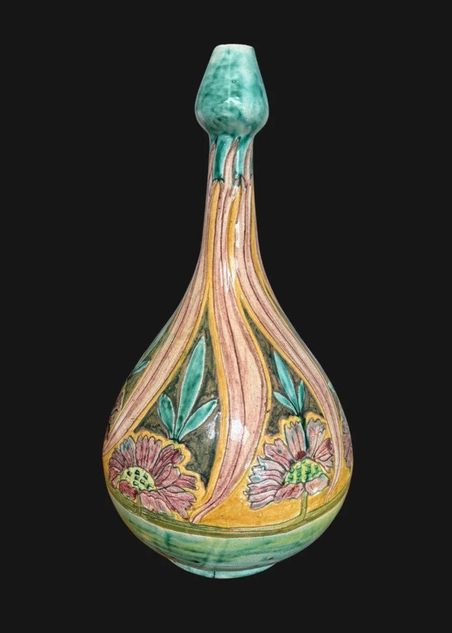 5673a Della Robbia Vase.jpg