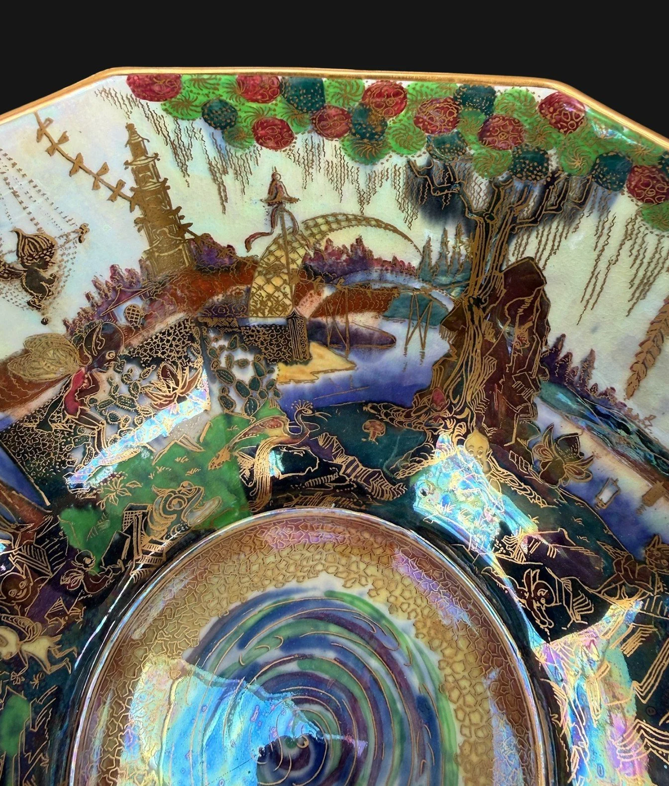 5637a Wedgwood Fairyland Lustre Bowl.jpg