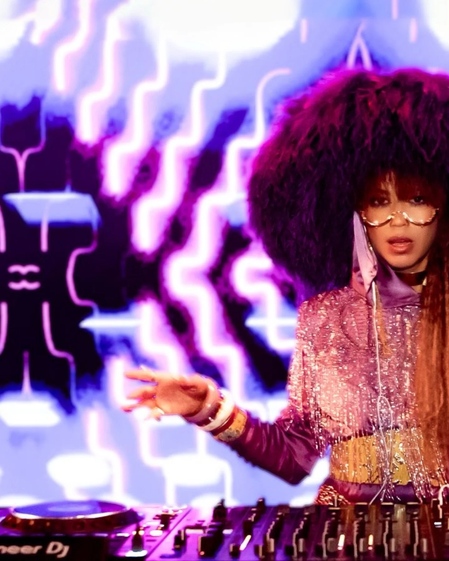 Last weekend I had the absolute pleasure of photographing the incredible @natashadiggs at Southport Weekender ✨

I spent some time with Natasha and her team while she was getting ready and honestly, so much thought goes into every detail. Her looks a