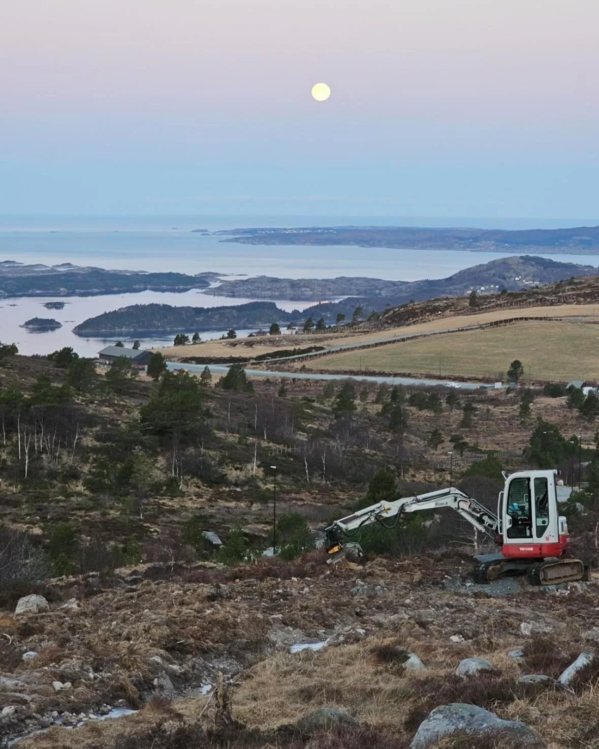 Masse god jul og godt nytt&aring;r til alle kunder og samarbeidspartnere, takk for enda en sesong. Hilsen alle oss i Rekkje Stiutvikling! 
#trailbuilding #trailconstruction #rekkjestiutvikling #rekkje #mtb
