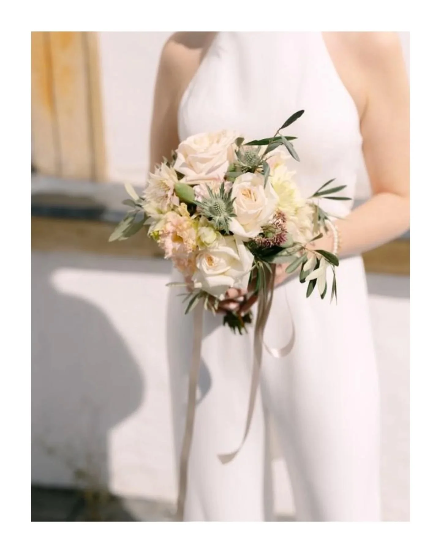 Summer's last kiss. 
September wedding. 
So beautiful.

Fotos @kirillpeters .Vielen lieben Dank. 

#weddingflorist 
#weddinginspiration 
#wedding 
#brautstrau&szlig; 
#hochzeitsfloristik 
#hochzeit
#floristmeisterin 
#florist
#floristmitleidenschaft
