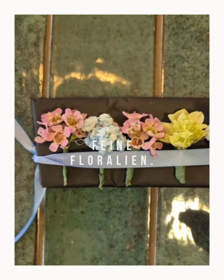 Nat&uuml;rlicher Haarschmuck. 
Kommunion. Hochzeit. JGA.
#100prozenthandwerk 

#floralerschmuck 
#floristmitleidenschaft 
#floristmeisterin 
#haarschmuck