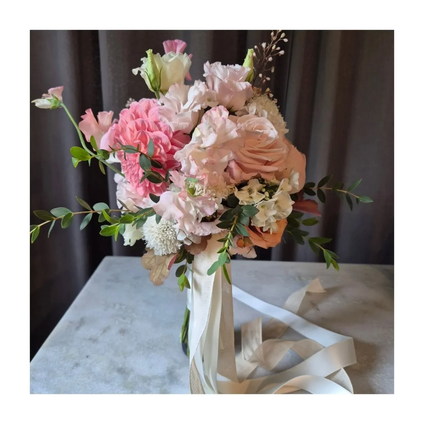 F&uuml;r Denise.

#brautstrau&szlig; 
#weddingflorist 
#weddinginspiration 
#hochzeitsfloristik 
#paderborn