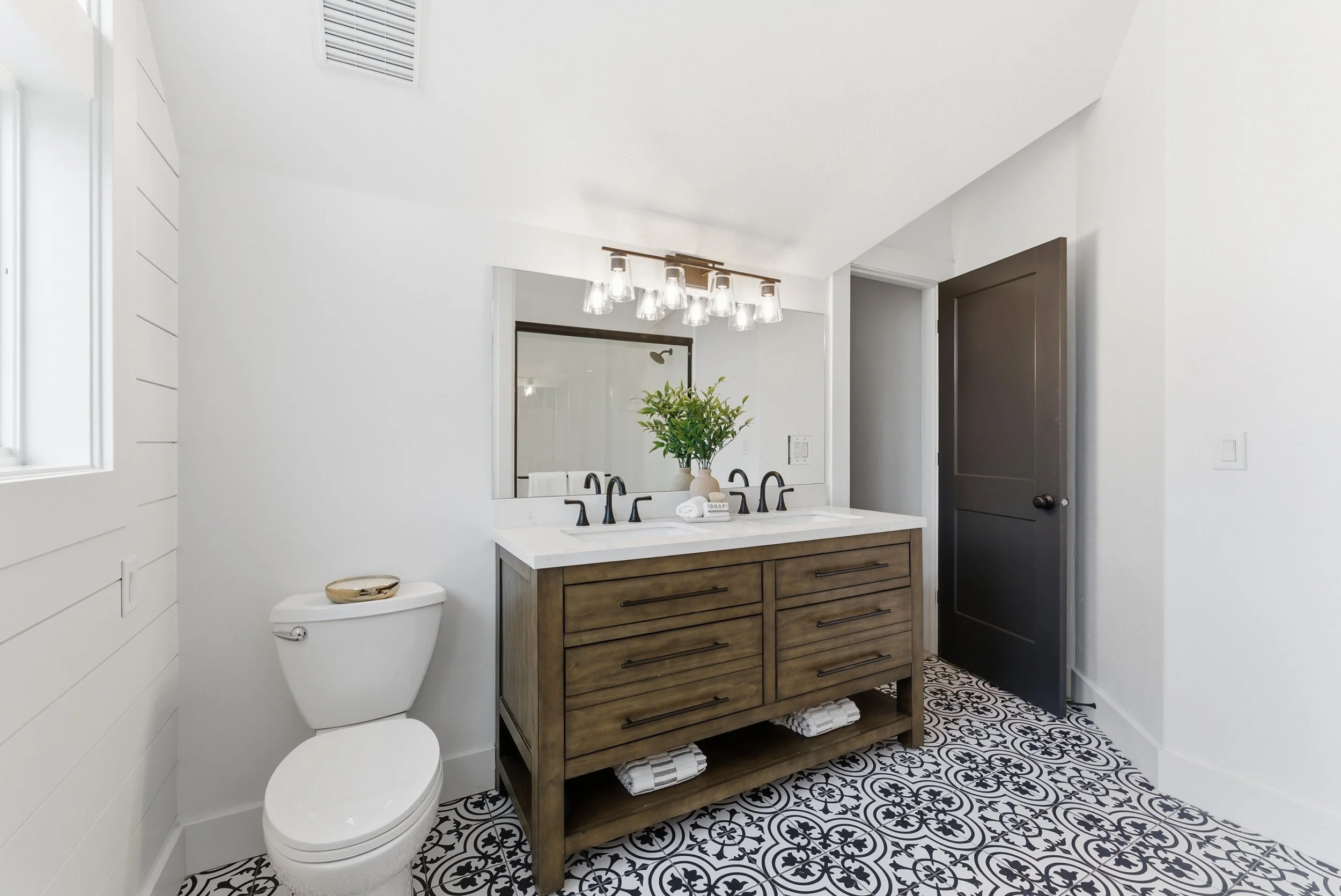 Jasmine Listing-43.jpg