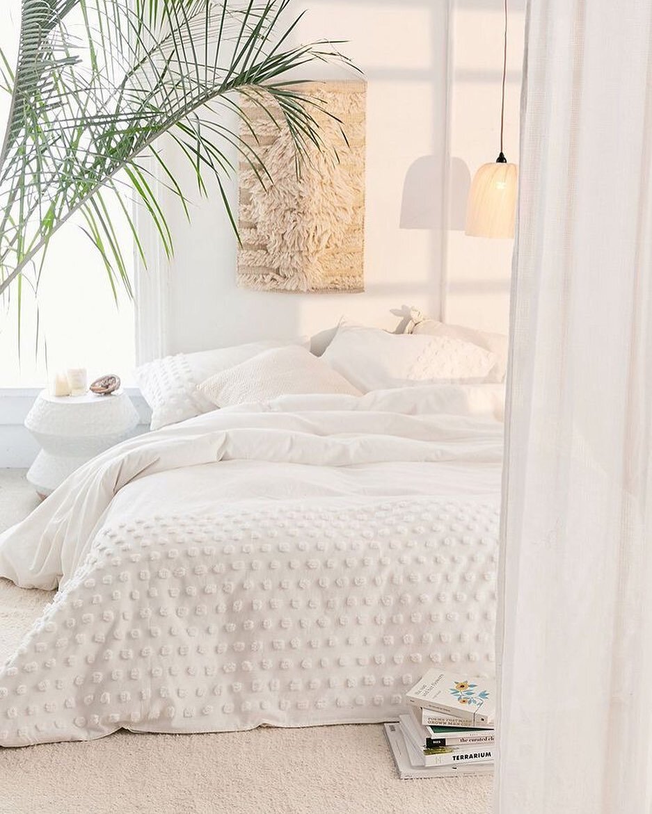 I heard about the Feng Shui concept before but I only delved deeper into it when I was doing my health coaching qualification 🤓 

The Feng Shui philosophy is that human life is being connected and flowing with the environment around it 🎍🪵🪴🕯There