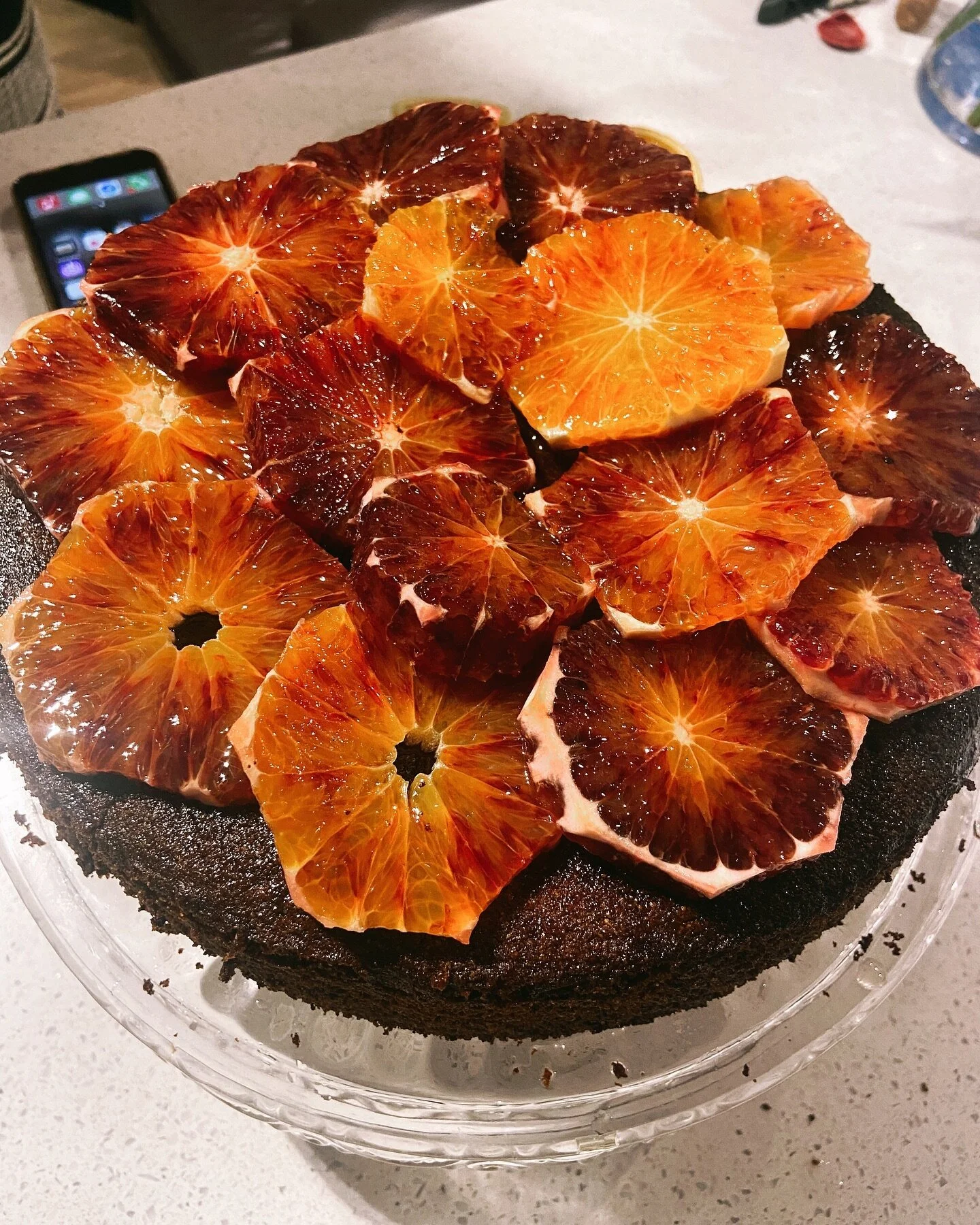 It&rsquo;s blood orange season so naturally I&rsquo;ve been adding them to everything&hellip;on top of cakes (pictured here), in salads, on cereal, as a fancy PM snack! ⁣
⁣
Eating in season where possible is better for our planet, our health, our wal