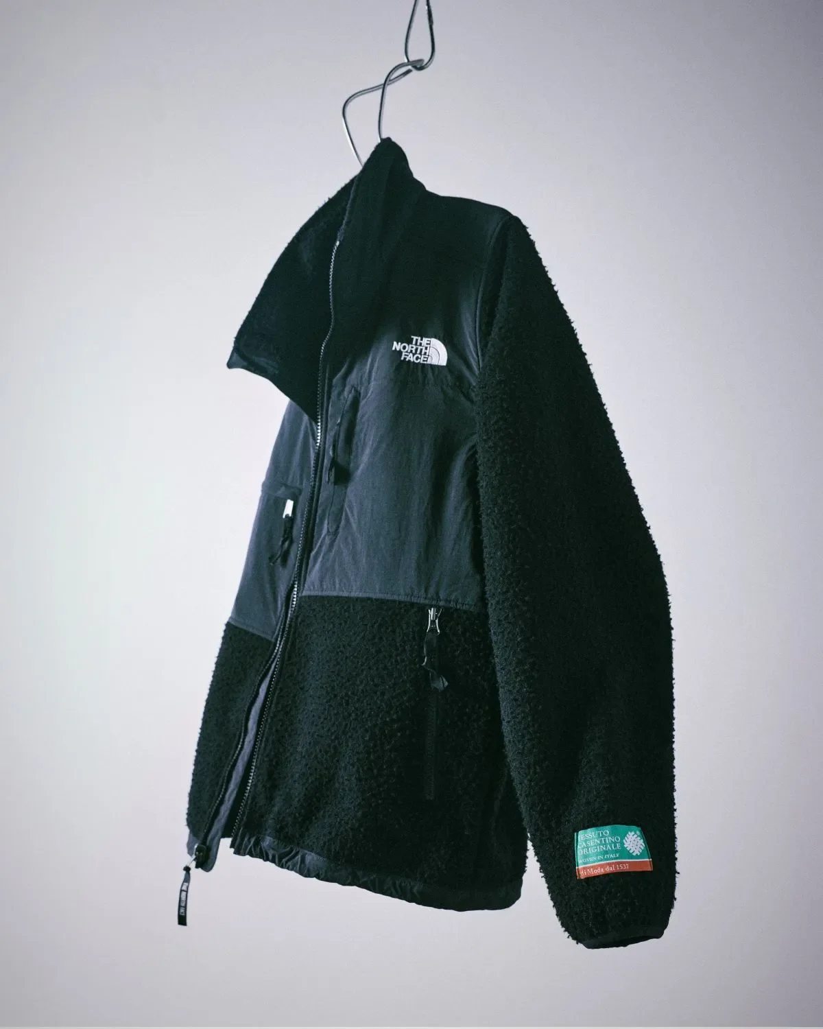 TNF_SS26_-Denali_Jacket_Casentino_Wool_Black_Denali_Assortment_IG_Carousel_01_angepasst.webp