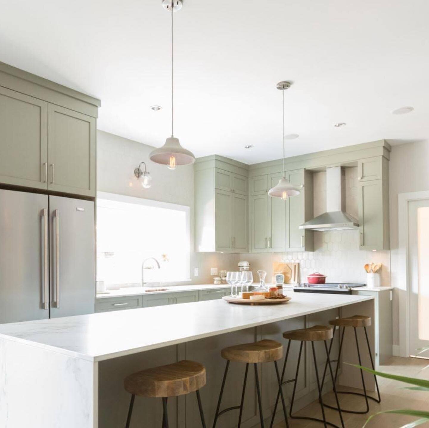 Do you remember that gorgeous green kitchen we completed with Dekton Aura countertops? 
Episode 18 of Love it or List it Vancouver.
Material: @dektonbycosentino 
Colour: #aura
Installed by us!