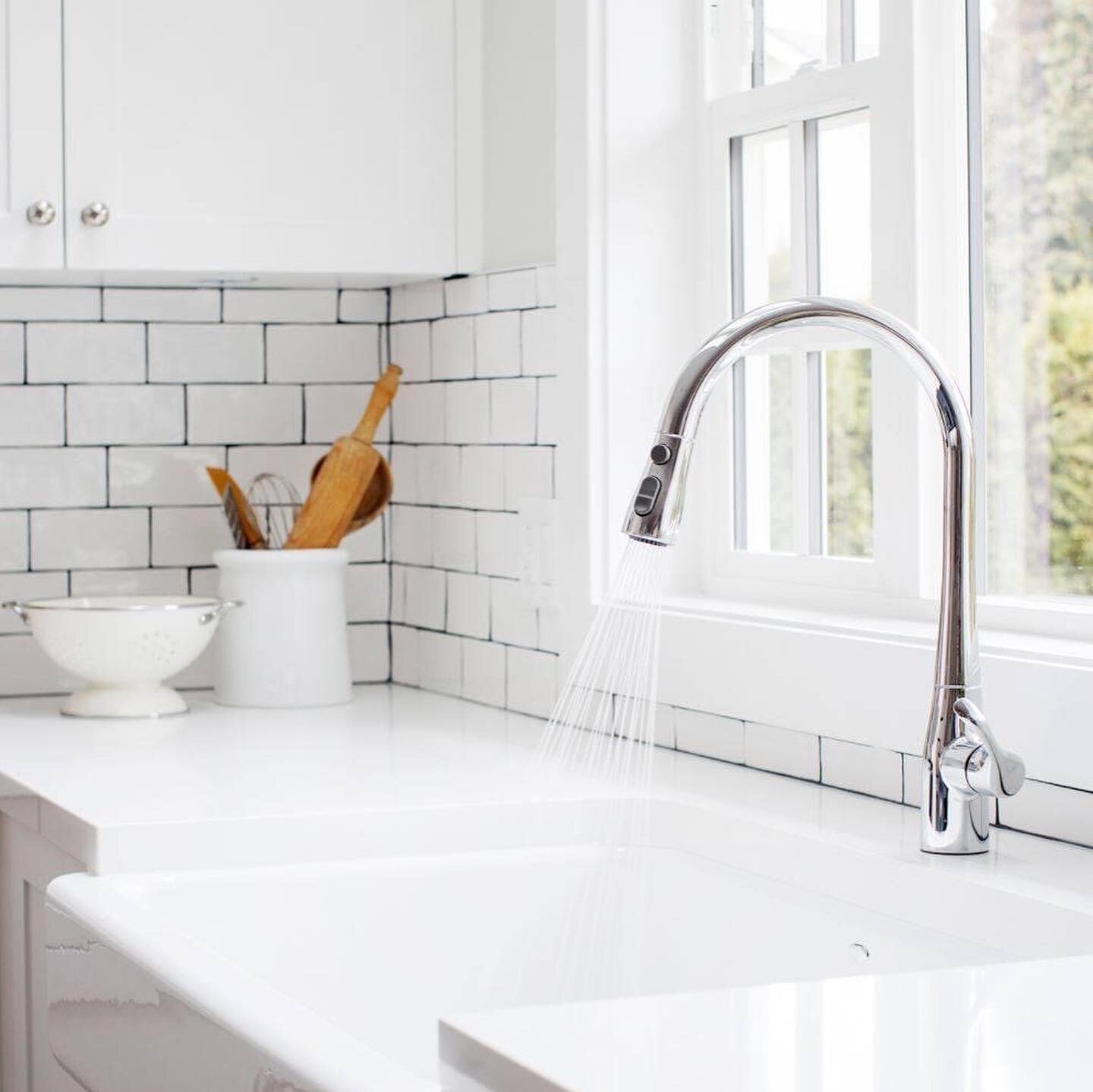 Gleaming white, a classic that never goes out of style.

Material: @silestonebycosentino 
Colour: White Zeus Extreme
Fabricated and installed by us!