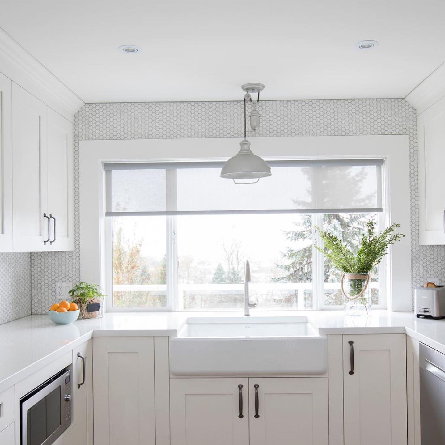 This kitchen is giving us so much inspiration today!
Material: Silestone by Cosentino 
Colour: White Zeus Extreme
Fabricated and installed by us!