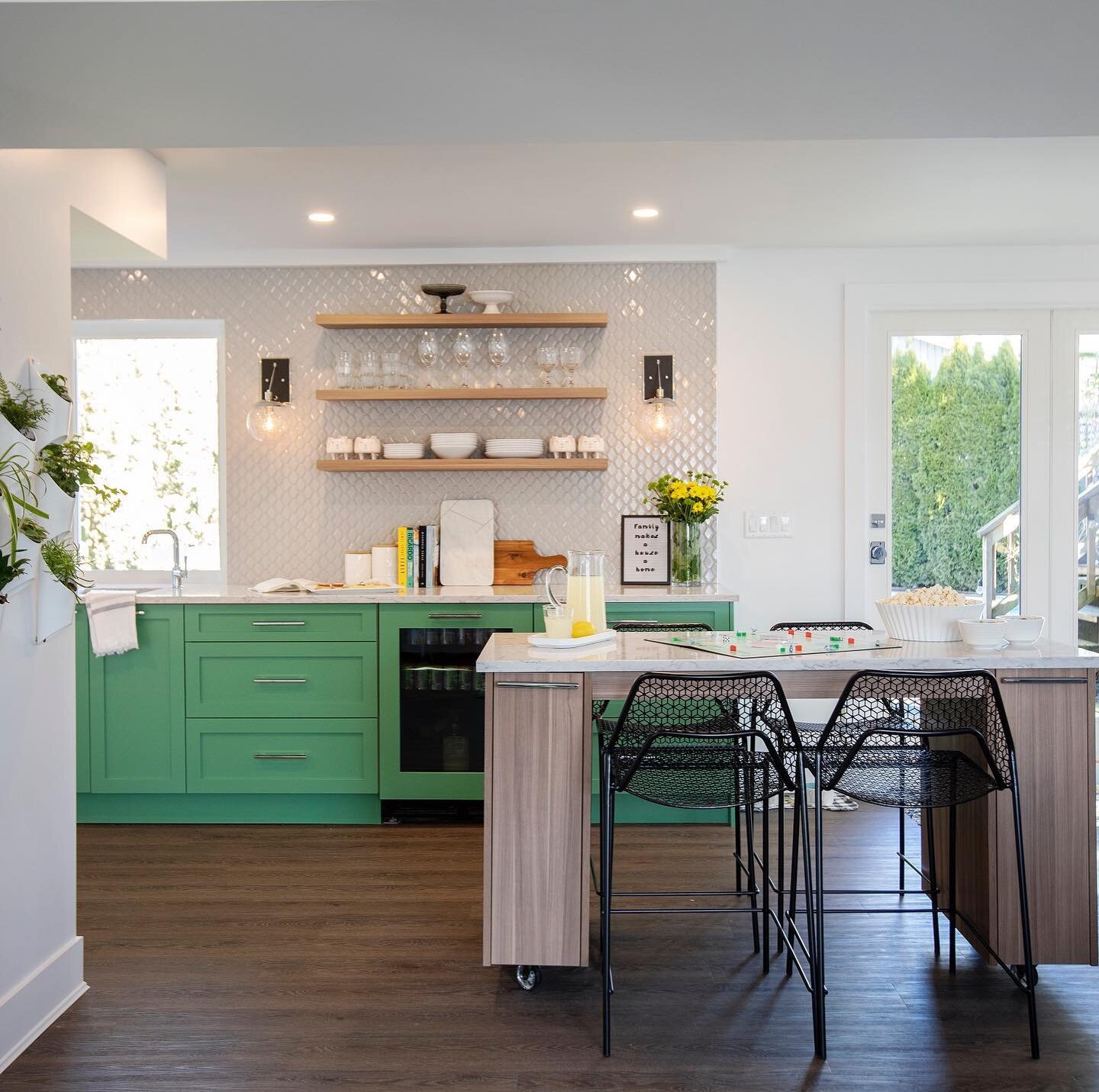 Throwback to Daniel Meloche Design's kelly green kitchen 😍
Fabrication and installation by us!