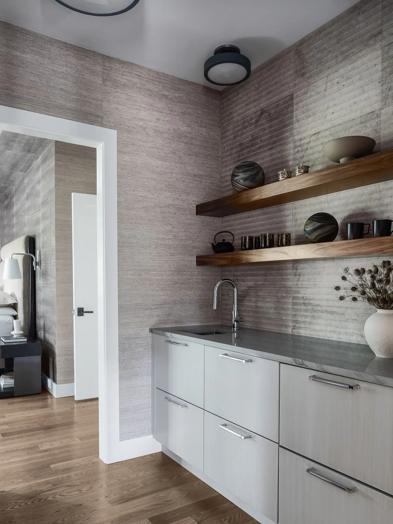A contemporary wet bar with a marble backsplash, ample storage, floating walnut shelves, and all the right details creates a refined retreat. 

Because sometimes the primary suite deserves more than just a nightstand&hellip;🥂 

Photo: @angelanewtonr