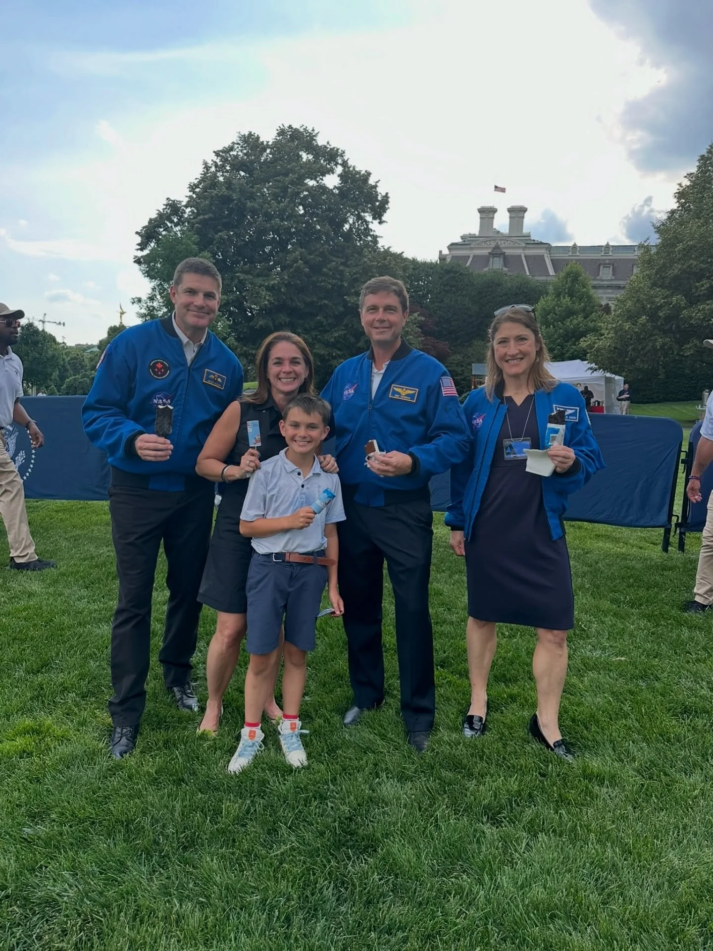 Just a regular Wednesday enjoying some ice cream with the Artemis Crew. 🤩 What an honor for our family to meet them! Wishing them a safe and successful journey as they head to the moon.