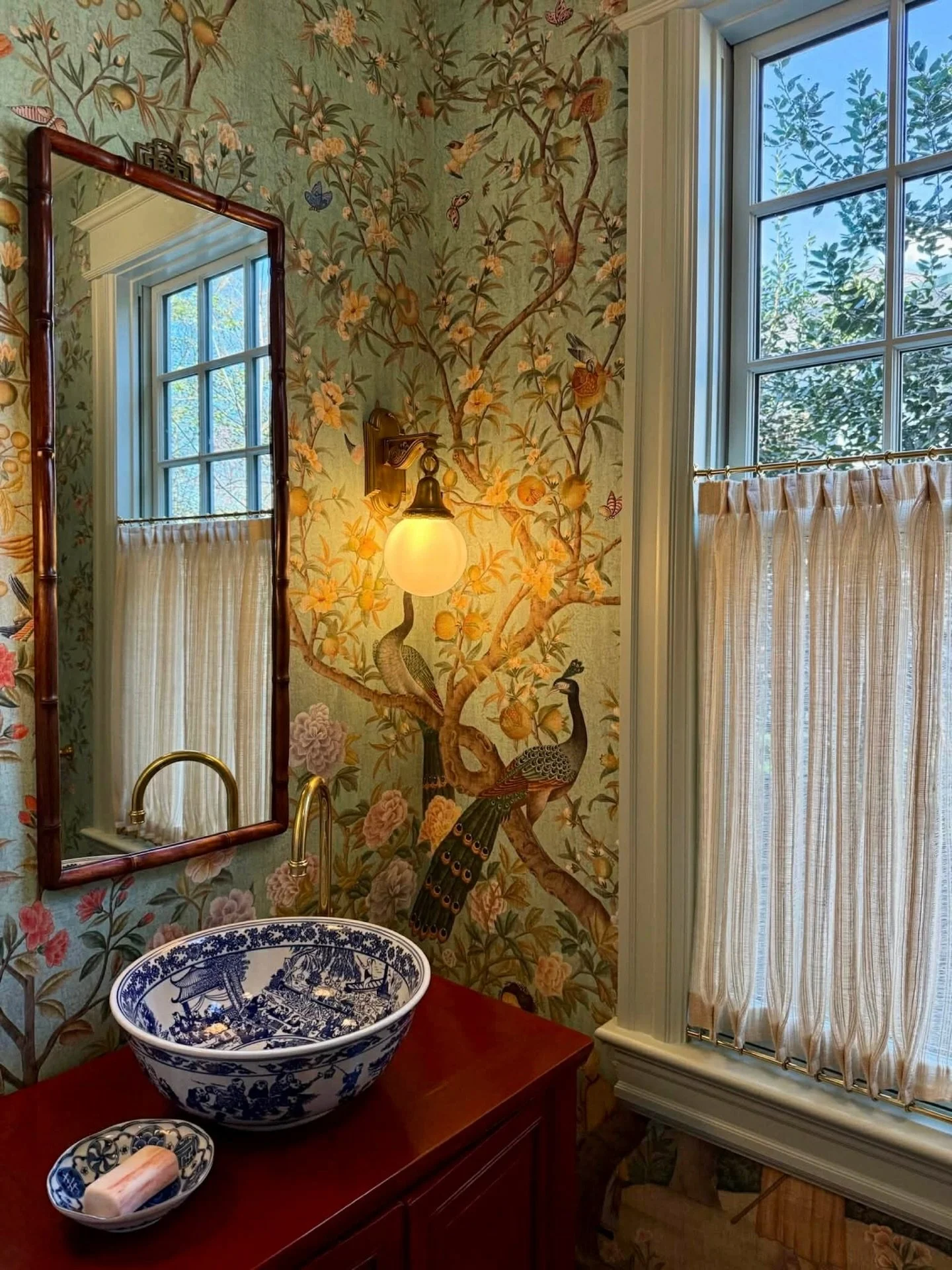 Wallpaper and drapery installation in Chevy Chase, MD. 

I love when a small room makes a big statement.

Installation: @properpaintandpaper Painter
Wallpaper: @iksel_decorative_arts through @schumacher1889 
Drapery Fabric: @mclaurinandpiercy through