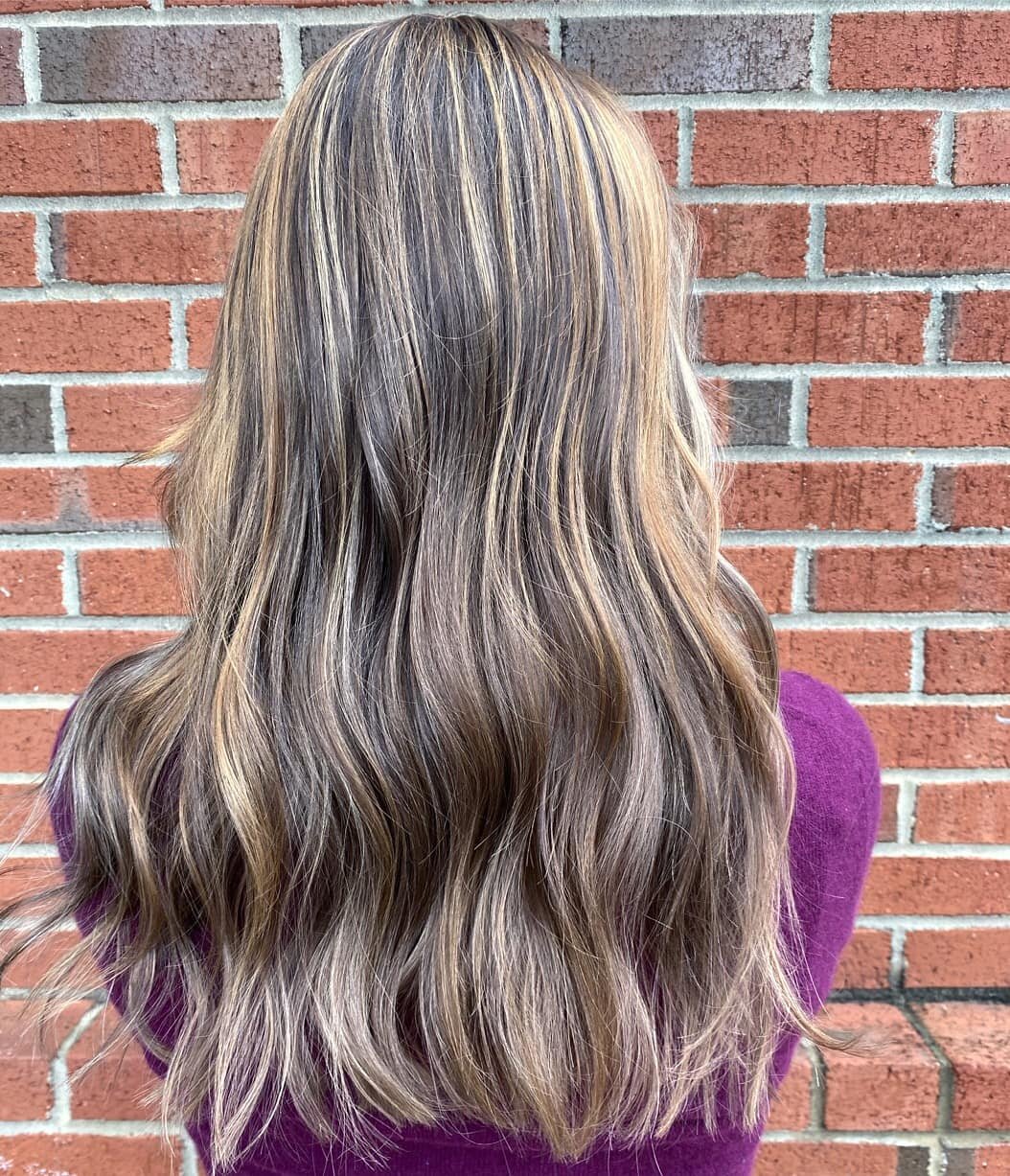 Natural and blended foil/balayage combo @hairbycassiejo

Looking to refresh your look? Cassie has availability next week!

Call us at 919-792-0715 or book online 24/7 @ www.vagaro.com/latherhairsalon (link in bio)
.
.
.
.
#hairbycassiejo #highlights 