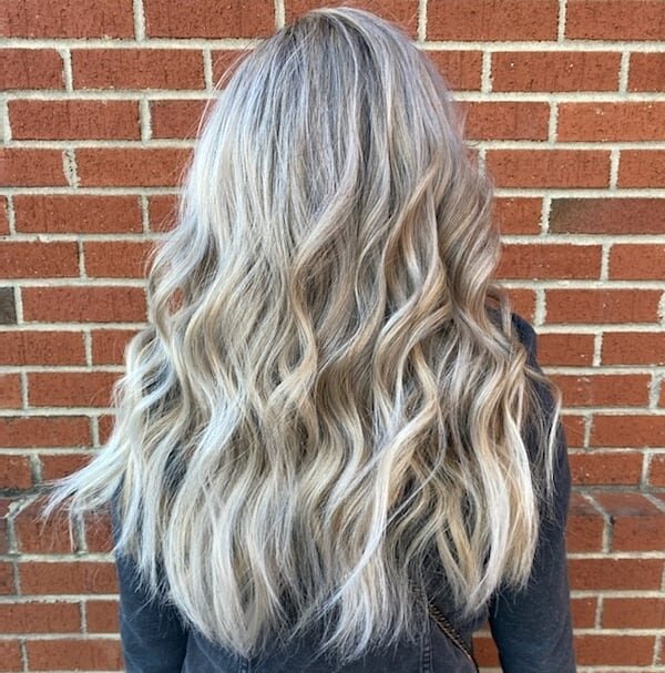 𝓋𝒶𝓃𝒾𝓁𝓁𝒶 𝒸𝓇𝑒𝒶𝓂 🍦 @hairbycassiejo

this full head micro foil really transformed her hair into this delicious blonde. 
Tag a friend who needs a blonde revamp! 
.
.
.
#hairbycassiejo #blondehair #balayage #raleighbalayage #raleighhairstylist