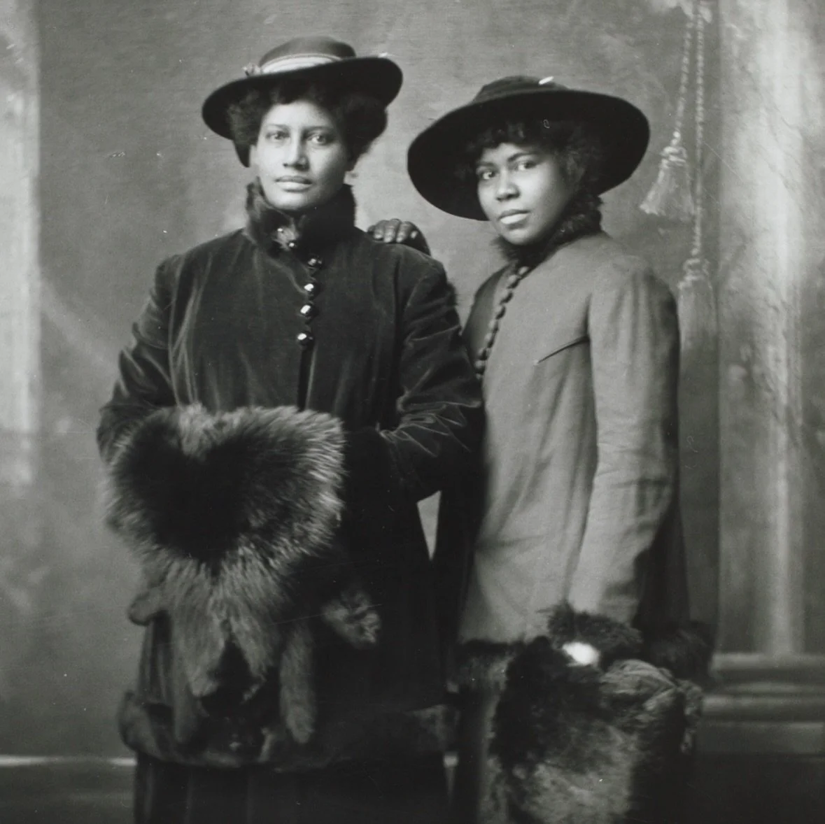 c 1916, Portrait of Mrs. Ike Perkins and Mrs. Sgt. Dorsey, Junction City, Kansas 
 
{*me and my mom trying on winter accessories in the store mirror, knowing we don&rsquo;t need another thiiing lol 🌬️ jk, but in all seriousness, I noticed these love
