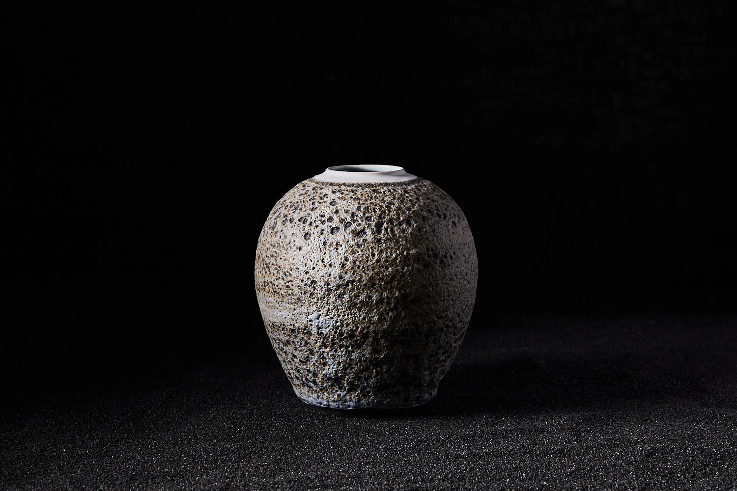 Adrian-Gonzalez-round-vase2.jpg