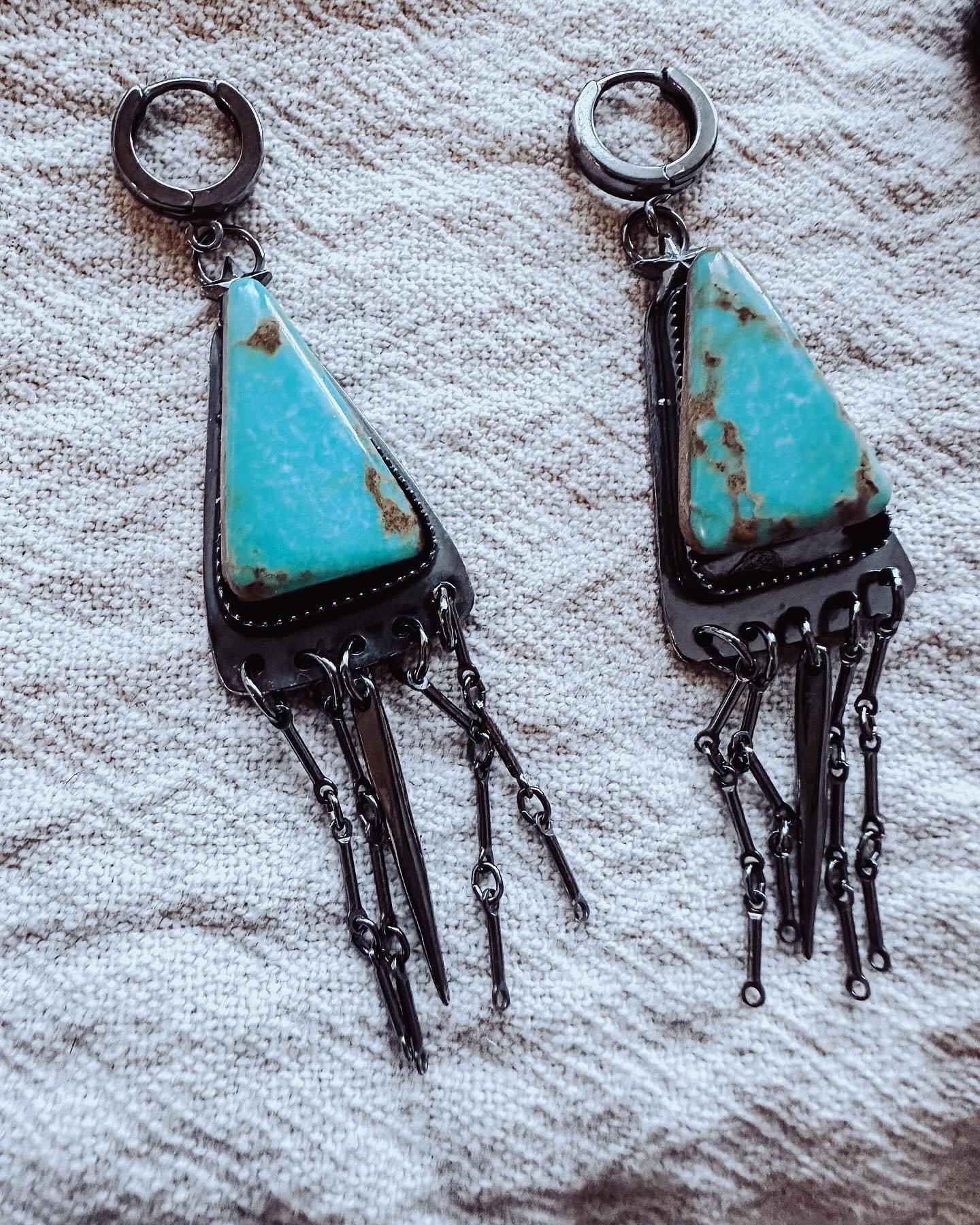 Working late in the studio to get these beauties finished. Should I keep the shiny black finish or give it a gentle polish? 
.
.
.
#kingmanturquoise #turquoiseearrings #fringeearrings #tampabayartist #silversmith