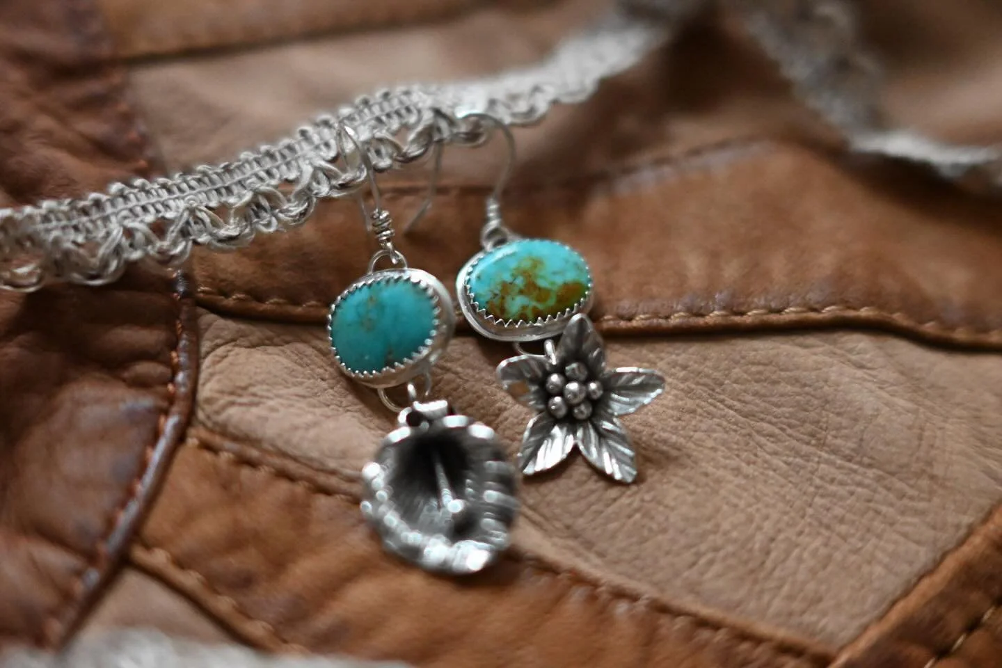 New to the site! You can find these awesome asymmetrical earrings along with a few other items. 
Link in bio

#kingmanturquoise #riojeweler #asymmetricalearrings #bezelsetting #rodeojewelry