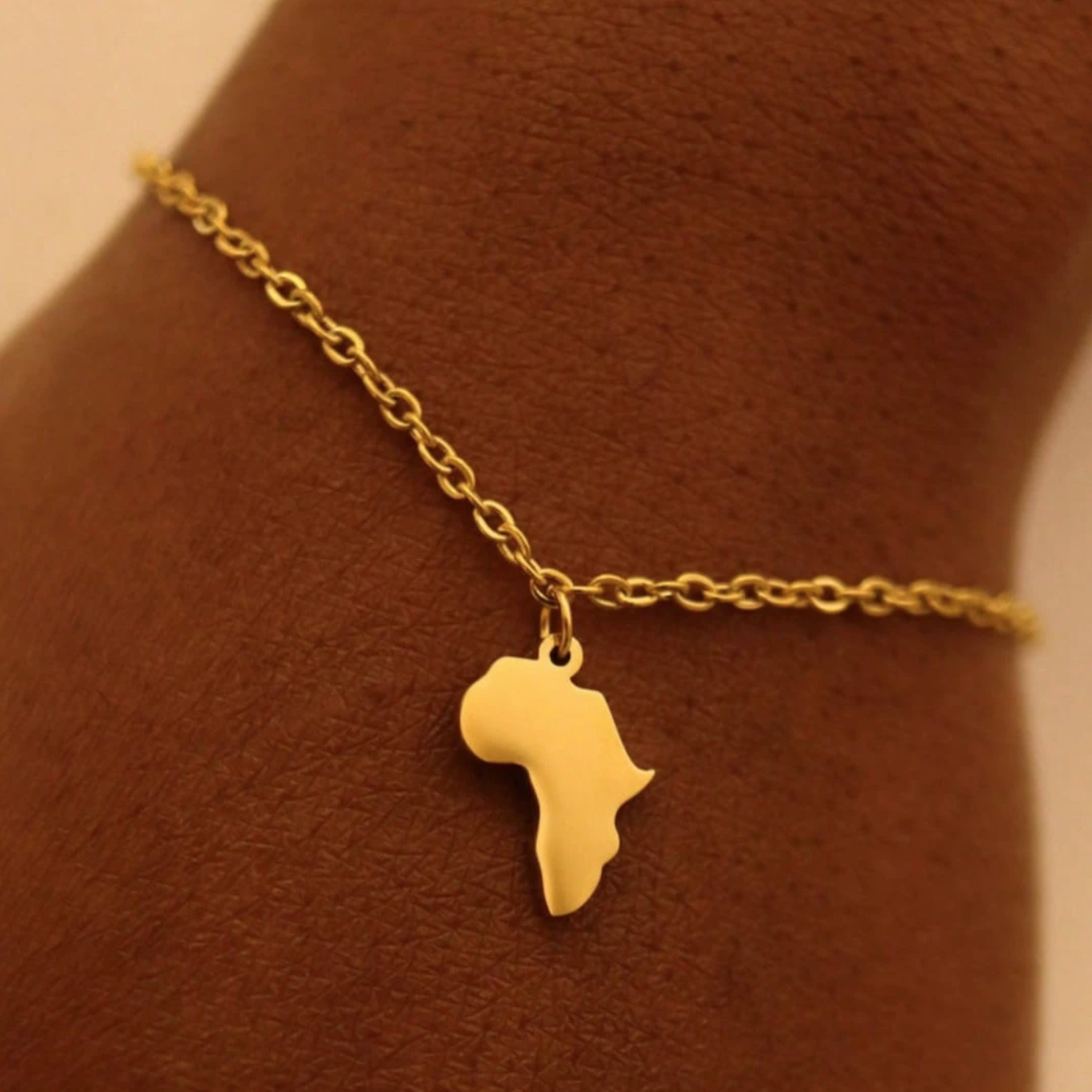 Gold Africa map pendant bracelet 1.1 - Style Me. African.png