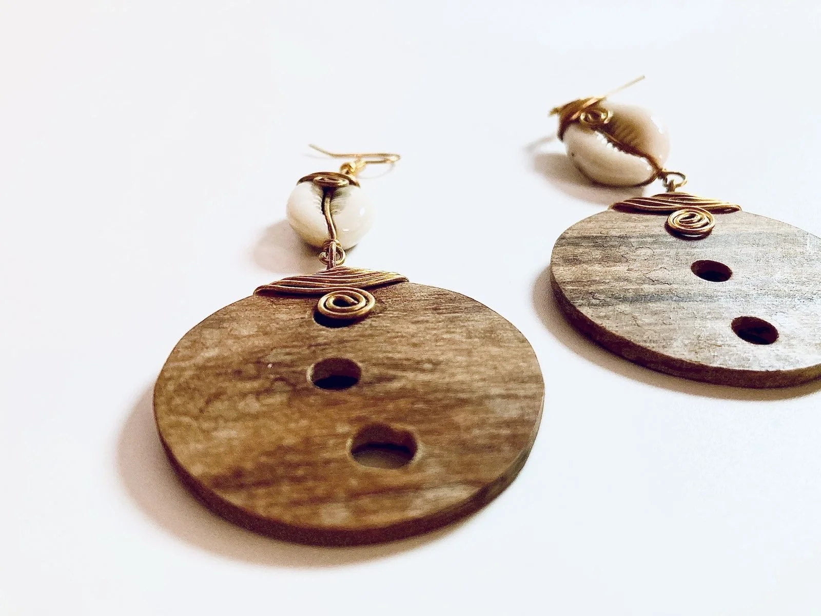 Wooden cowrie earrings 1.2 - Style Me African