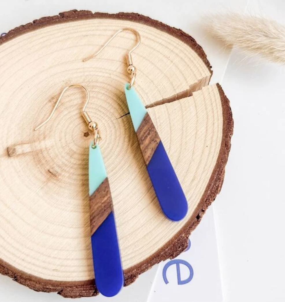Blue wood and resin pearl drop earrings 1.1 - Style Me African