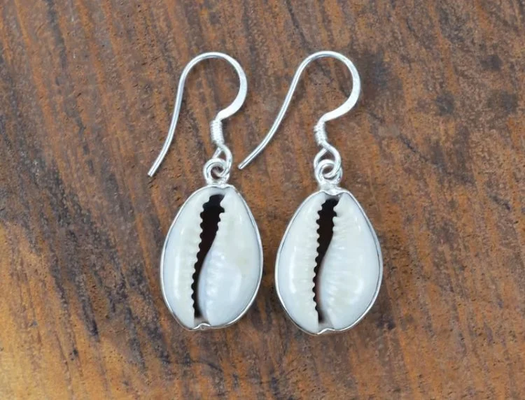 Cowrie pendant earrings 1.3 - Style Me African