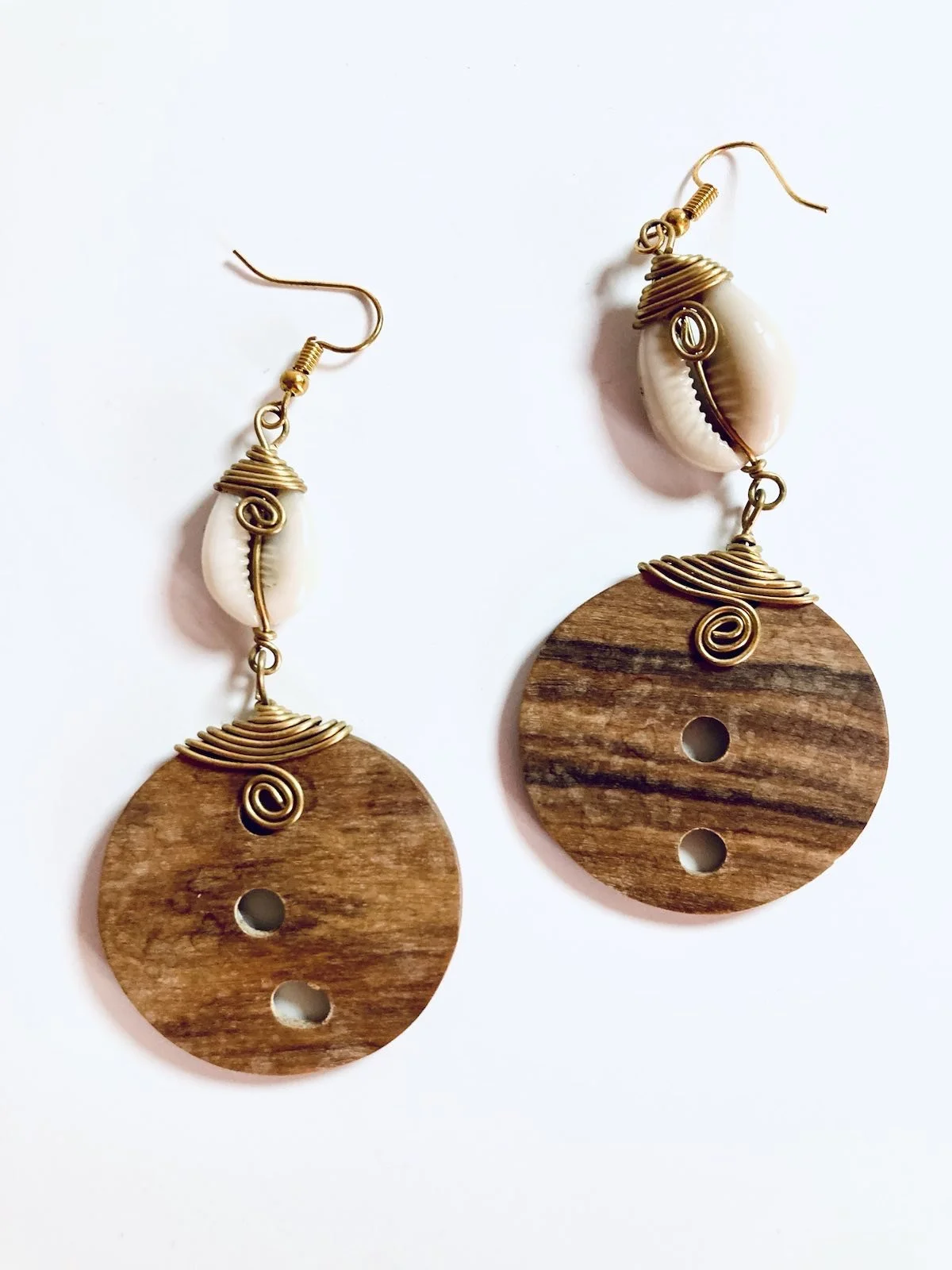 Wooden cowrie earrings1.1 - Style Me African
