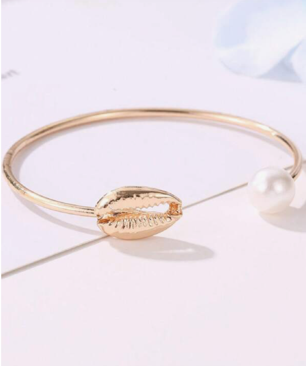 Gold cowrie pearl bangle 1.5 - Style Me African