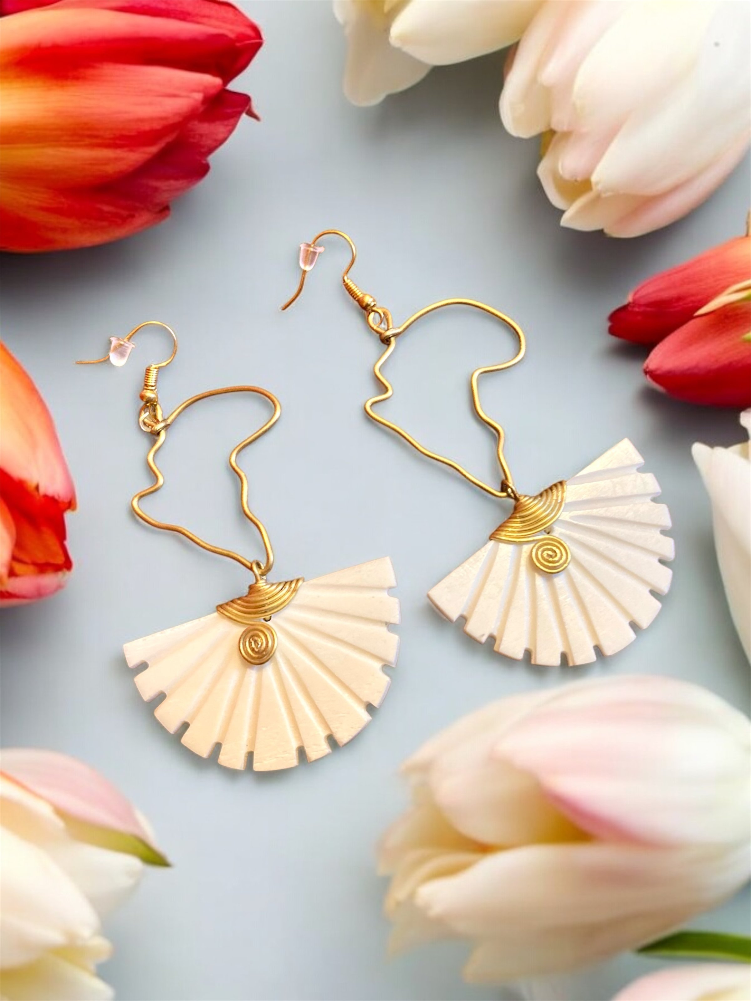 Africa shape fan earrings