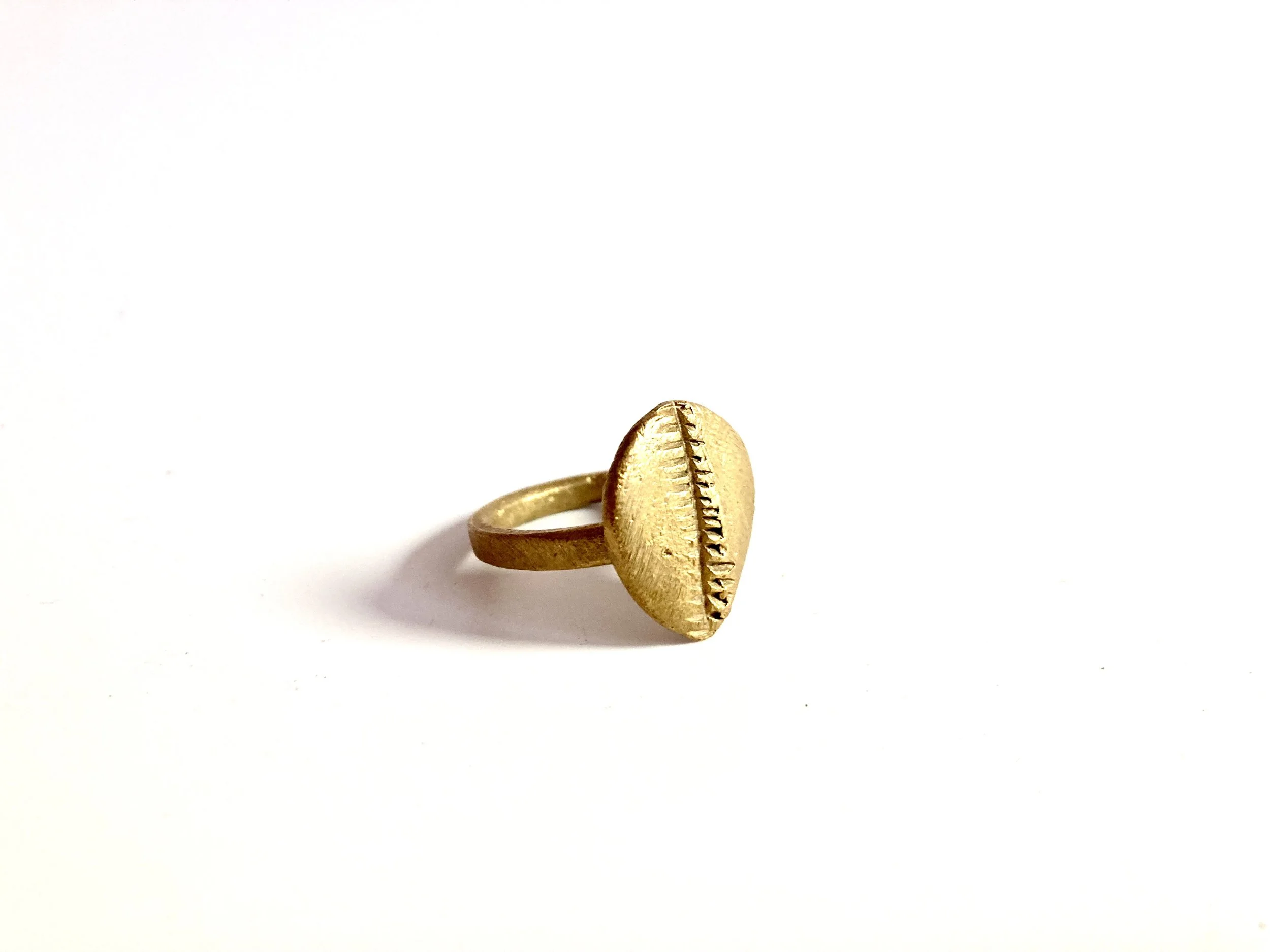 Brass cowrie ring 1.1 - Style Me African