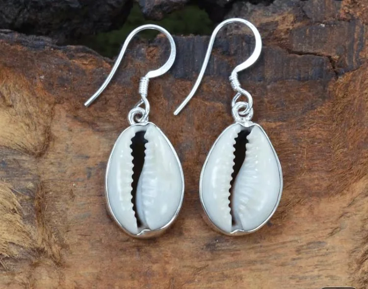 Cowrie pendant earrings 1.2 - Style Me African