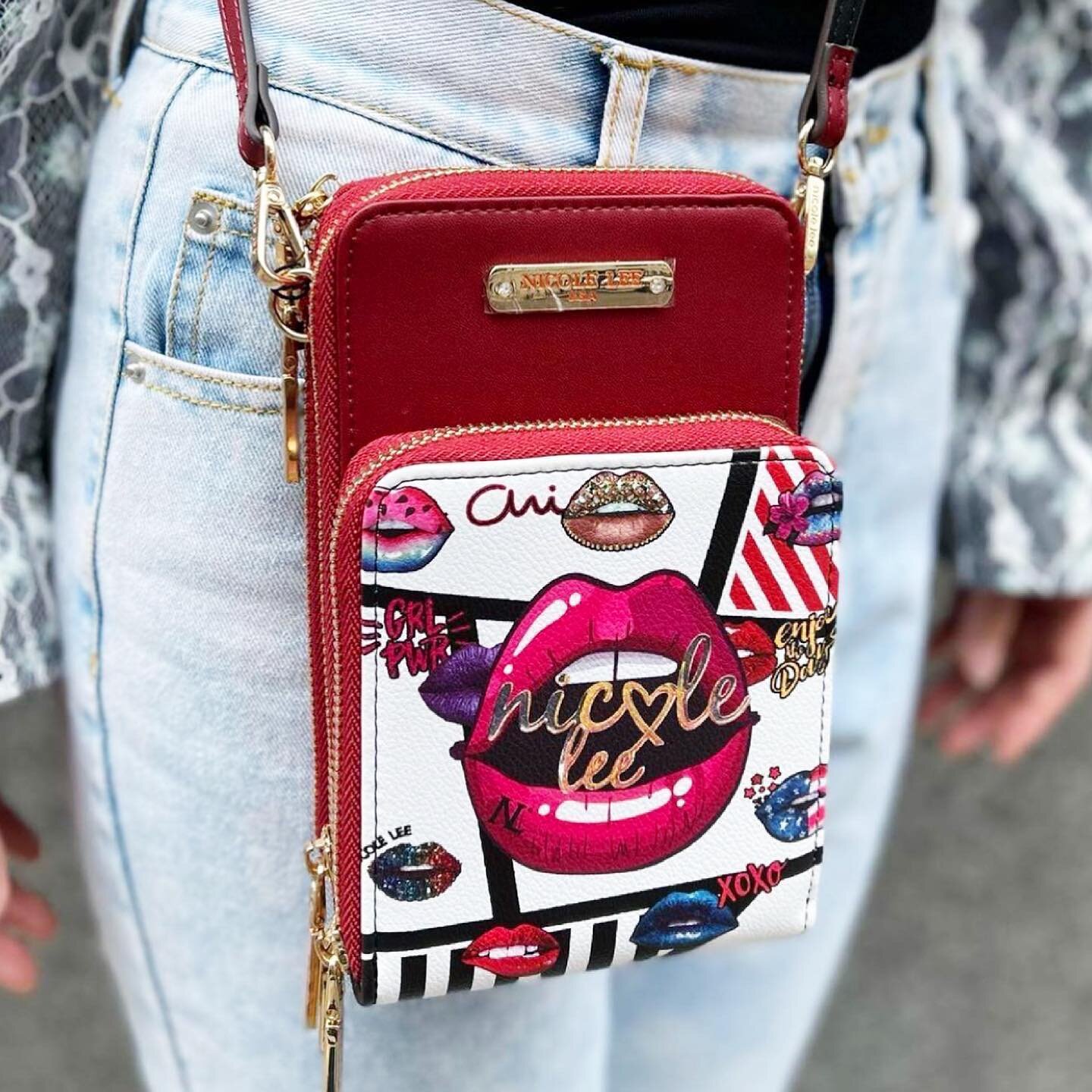 ✨SUGAR LIPS✨ &iexcl;La bandolera que combina com cualquier look chic!💕💼🥰

📸 cr&eacute;dito: @vanitycrashginza 

#nicoleleeusa #nicolelee #nicoleleeespana #NLLOOK #lovemehatemeNL #handbag #fashion #potd #ootd #instafashion #outfitoftheday #springs