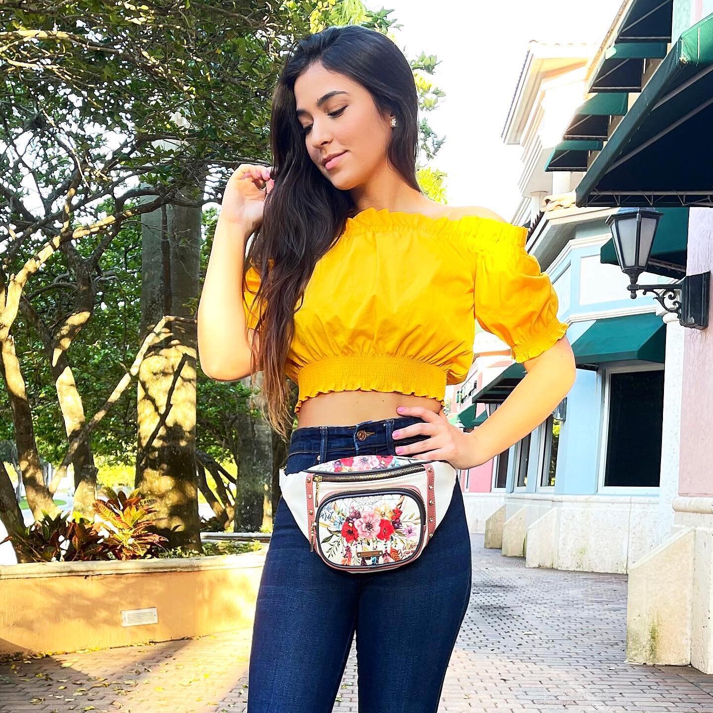 Meet your perfect accessory bag, the fashion print zipper fanny pack for everyday use!👛🪶💕 Tap the picture to see prices or visit our official website to shop our new arrivals! (Link in bio)

📸 credit: @sofikaram 

#nicoleleeusa #nicolelee #nicole