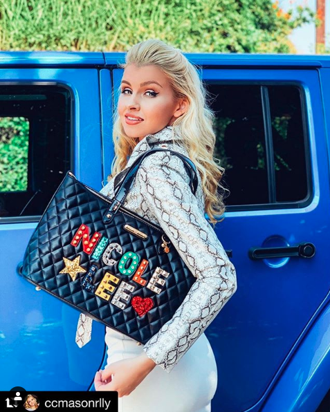 CC MASON   @ccmasonrlly  -  Estados Unidos