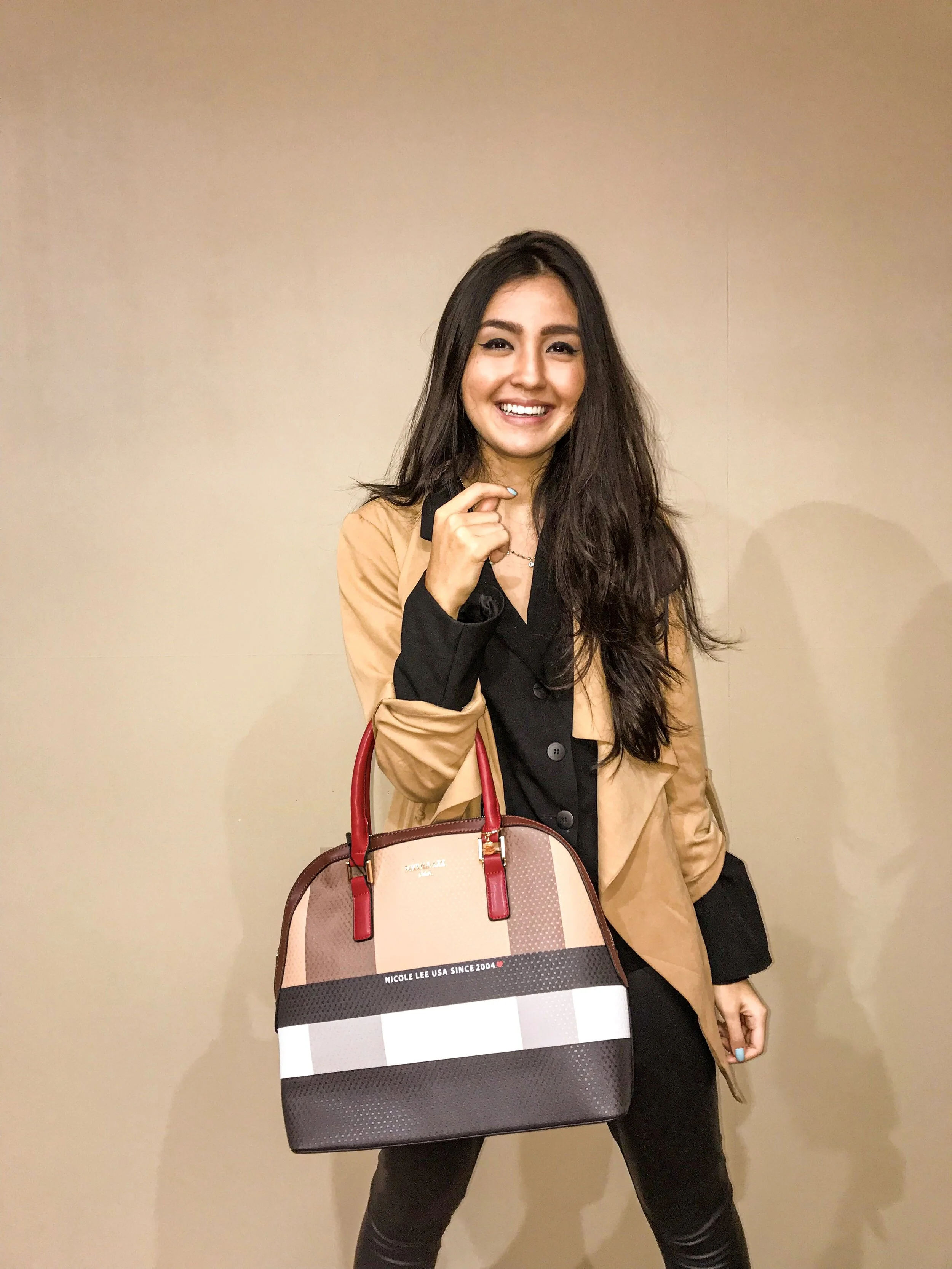 CAROLINE AQUINO   -   Rep Dominicana