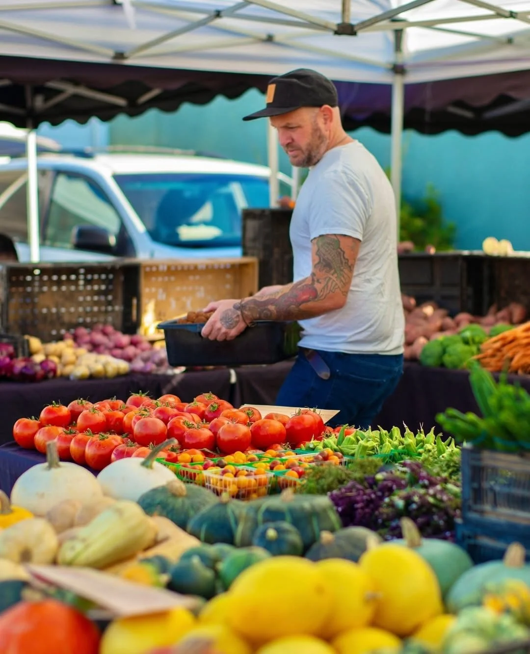 Market &rarr; Menu⁠
⁠
Chef @matthew_h_roberts of @aldersage sourcing fresh ingredients right here at our @fourthstreetfarmersmarket for Alder&rsquo;s seasonal dishes.⁠
⁠
Every Thursday, 8am&ndash;1pm at 4th &amp; Cherry. Farm boxes available for preo