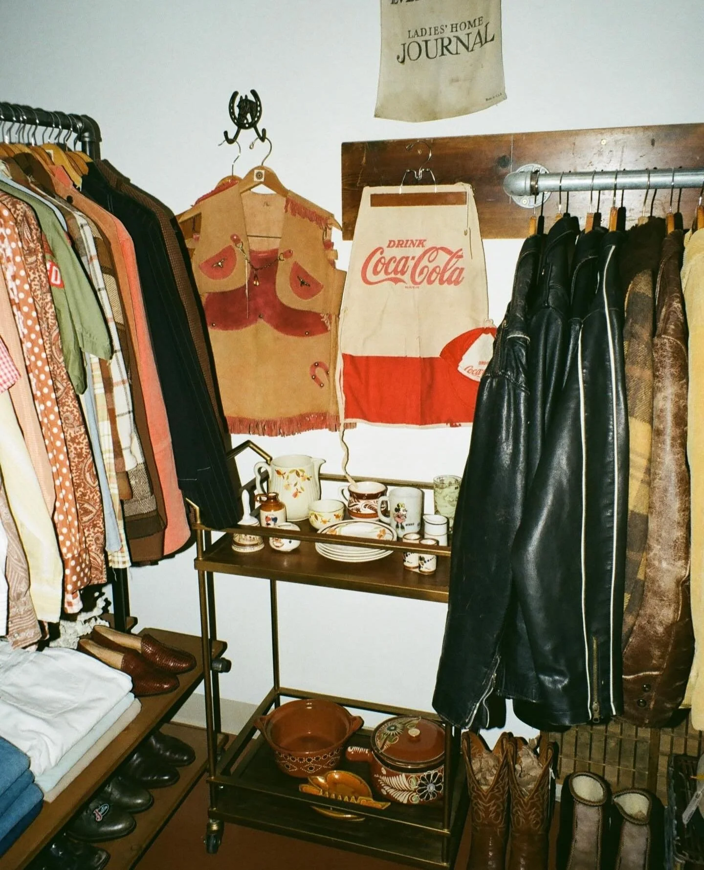 Hope your weekend is filled with "perfectly worn in vintage leather jackets, 90s pieces, a bunch of home goods finds &amp; so much more".⁠
⁠
📷 @sunbloomvintage at @casa.lbc