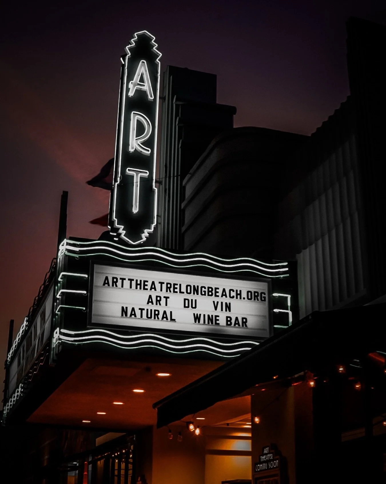 Life lately on 4th Street⁠
⁠
@arttheatrelongbeach⁠
Photo: @davecastlez_ ⁠
⁠
@coolcatcollectivelbc⁠
Video: @ellieees.world⁠
⁠
@nyc.chopcheeselongbeach⁠
Video: @theconfidencequeen__⁠
⁠
@everywhere_lbc⁠
Video: @thelongbeachsocialexperiment⁠
⁠
@oconnells