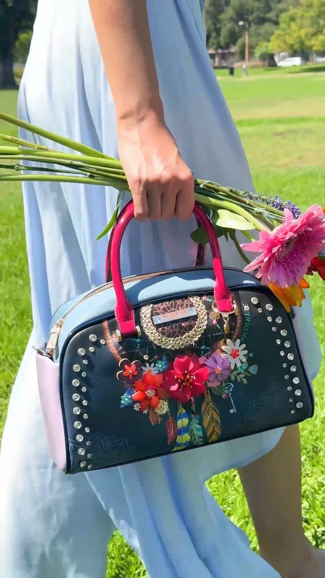 Carry the magic of your dreams wherever you go, the Dream Comes True Boston Bag is your key to beauty, courage, and endless possibilities.
Find the NEW Dream Comes True Boston Bag in our link in bio!
#nicoleleeusa #nllook #suzyhan #FW25 #handbags