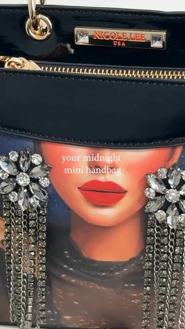 Like Samantha herself, the Samantha la Belleza Mini Handbag is chic yet intriguing, balancing soft elegance with a bold presence in a perfect size. ๐ค๐ 
Find the SAMANTHA LA BELLEZA MINI HANDBAG in our link in bio or tap below!
#nicoleleeusa #nlloo