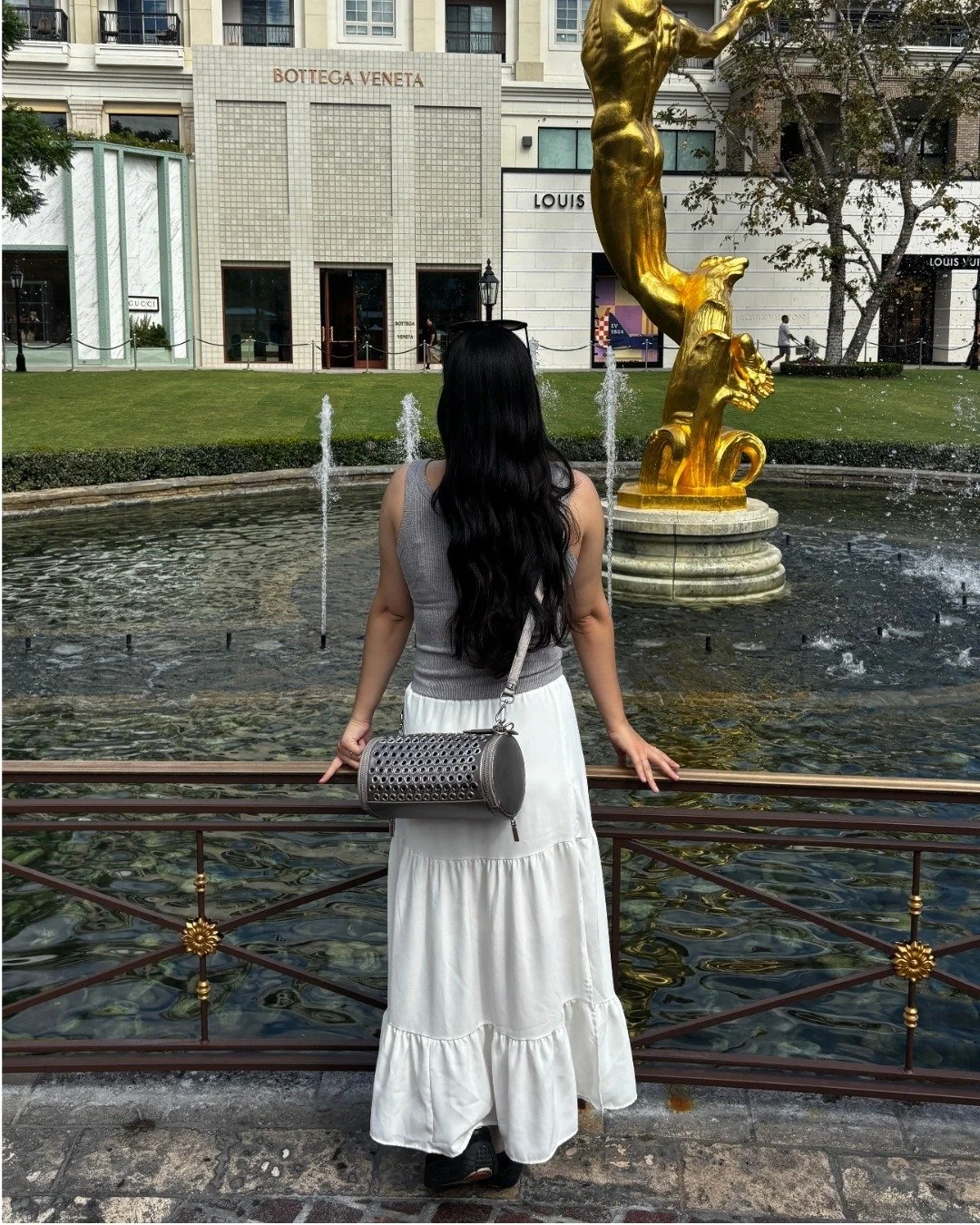Why settle for ordinary? The Grommet Edge Barrel Bag is your outfit’s power move, structured, bold, and unapologetically chic. โก
Comment "I want" and we will send you the direct link to the bag.
Find the Grommet Edge Collection in l
