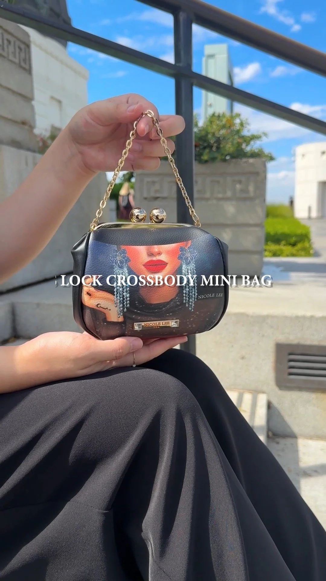 A timeless silhouette, modern versatility. The Kiss Lock Mini Bag is always in style. Meet your new favorite multitasker with a wristlet chain strap and optional adjustable crossbody strap, the best companion for your day.
Find the NEW Kiss Lock Cro