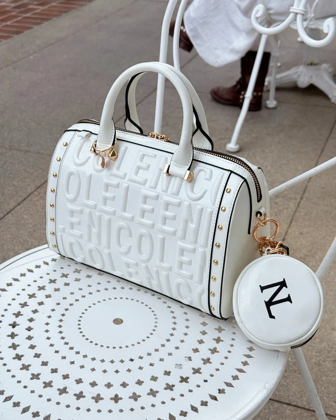 Sculpted lines, bold embossed logo, and versatile desig, the Embossed Logo Square Handbag is as functional as it is a show-stopping accessory. ๐ค
EMBOSSED LOGO BOSTON BAG ๐ link in bio
#nicoleleeusa #nllook #newarrivals #FW25 #handbags #fashion #b