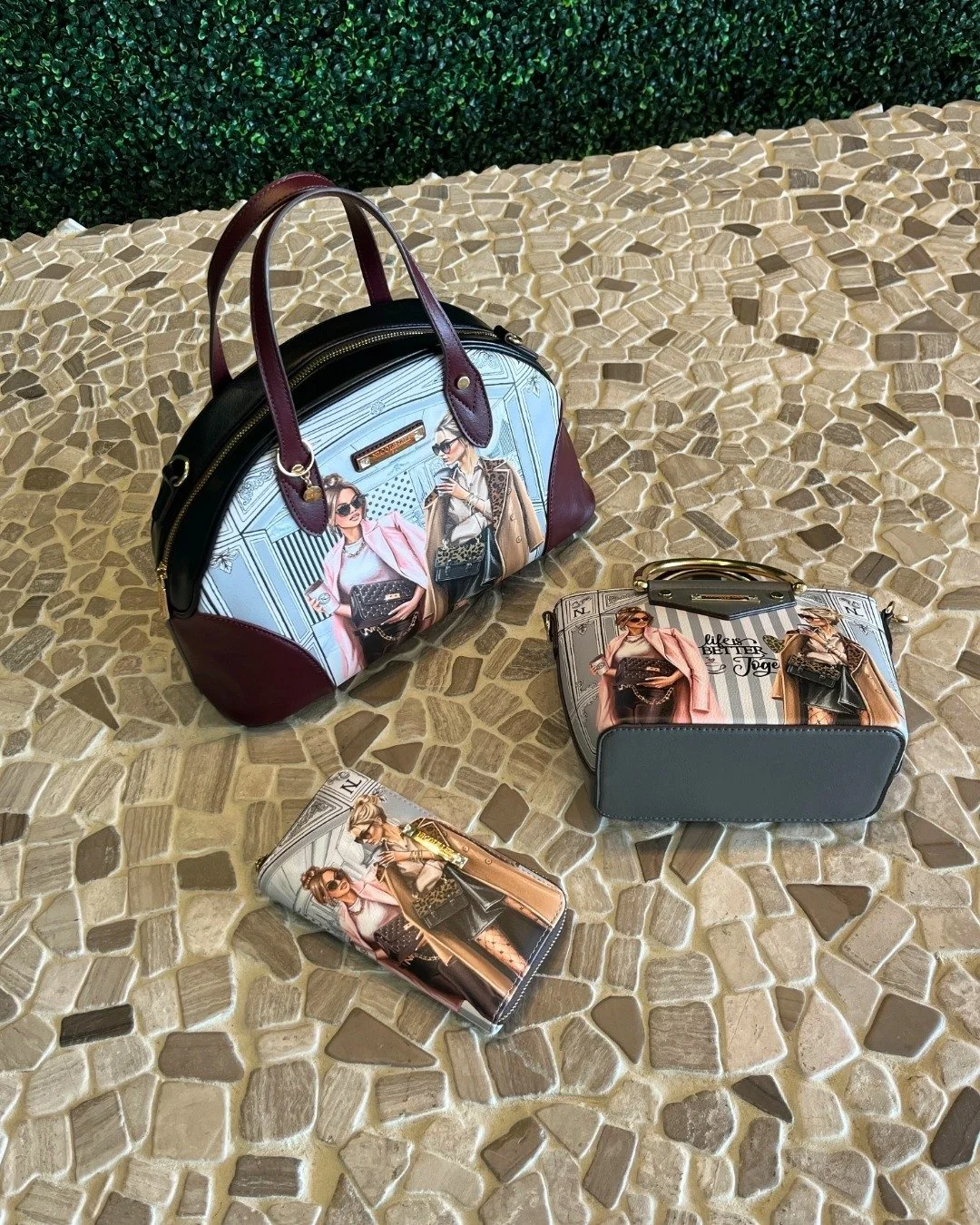 β¨π€ Introducing our Ladies Night Out 3-in-1 handbag set, perfect for city outings and effortlessly transitioning your style from day to night. Start your day by wearing the handbag to work and swap it out for the crossbody when going out!
Want to ke