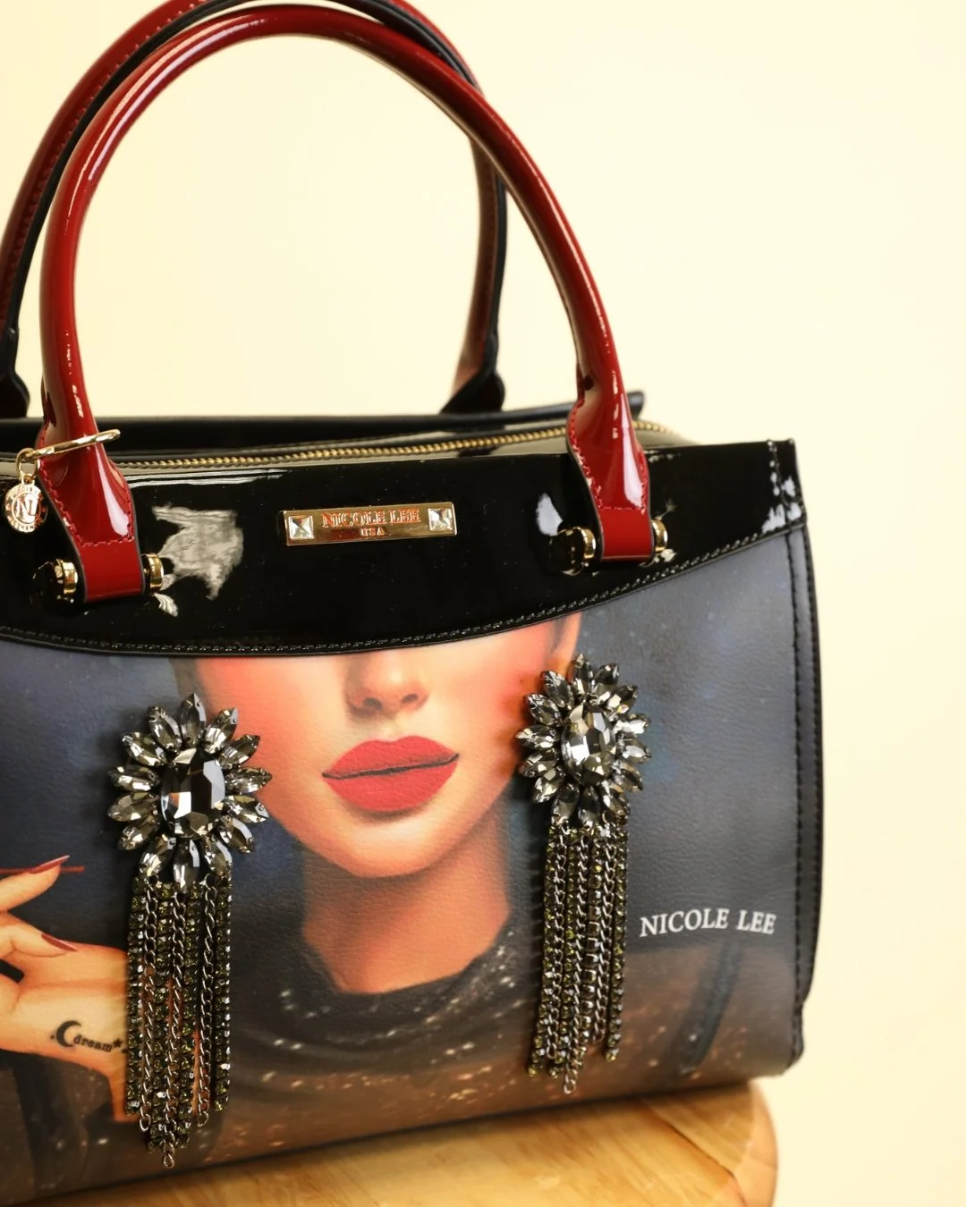 Zoom in β¨ it’s her main character moment. π
 Every detail, every sparkle, every stitch says icon energy. π«
Our latest arrival Samantha La Belleza is not only a fashion collection, but a fashion statement giving the spotlight to mystery, elega