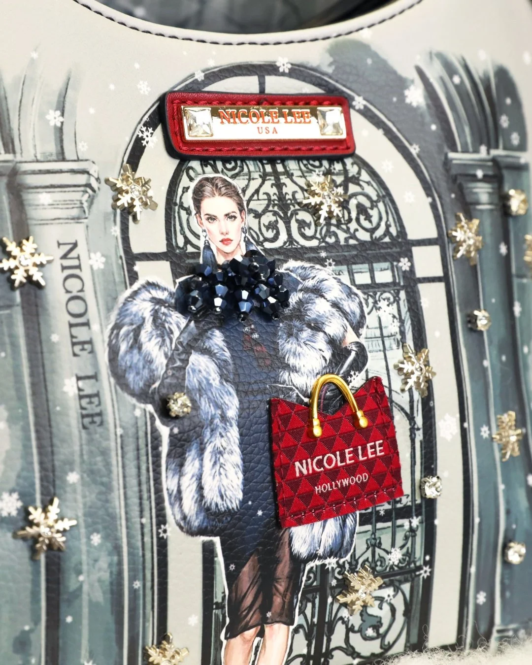 Celebrate the season in unparalleled chic with the Moda Snowflake Shoulder Bag, where every frost-kissed detail reflects your inner warmth and beauty. ❄👜
Find the MODA SNOWFLAKE SHOULDER BAG in link in bio.
#nicoleleeusa #nllook #newarrivals #FW25